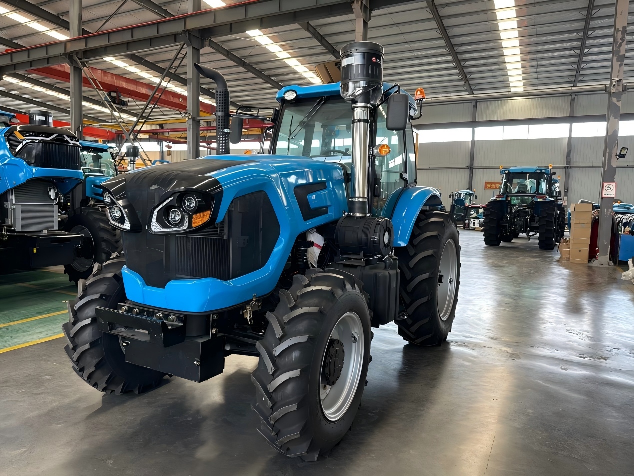 Kinesiske høj-hestekræfter traktorer bliver hovedkraften for storskala landbrug i Afrika