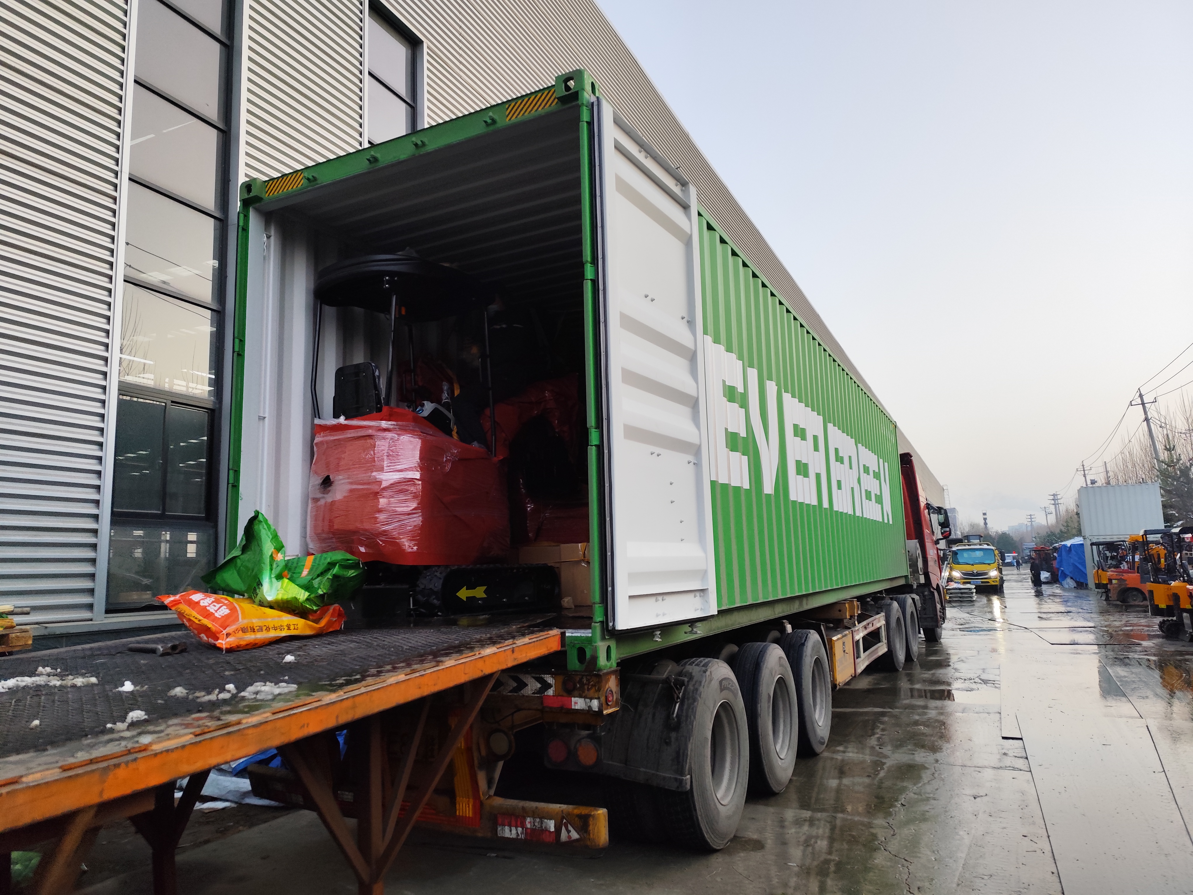 Fransk kundeproduktion af minigravemaskiner afsluttet og afsendt